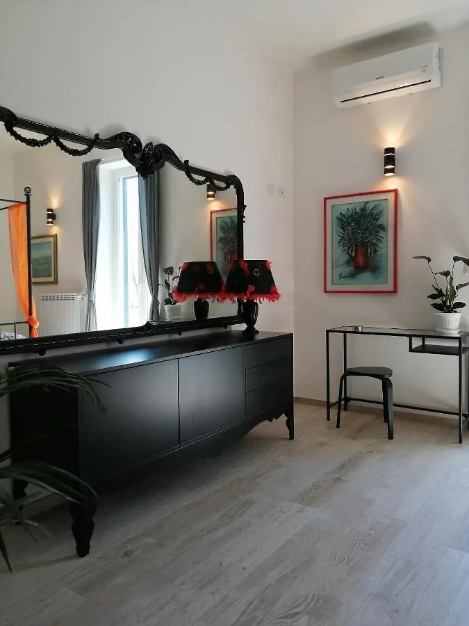 Love Mirrors And Flowers - Affitti Brevi Italia Apartamento Bari